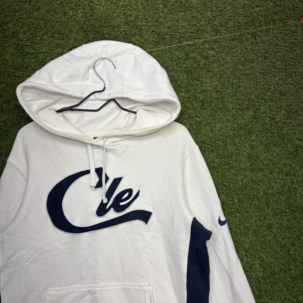 Cleveland Cavaliers Nike Hoodie Mens Small White Blue Sweatshirt Pullover NBA
